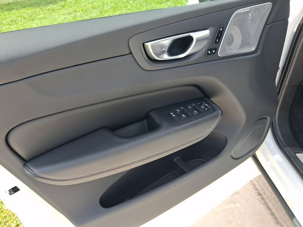 Certified 2024 Volvo XC60 T8 Ultimate AWD/4WD image 15