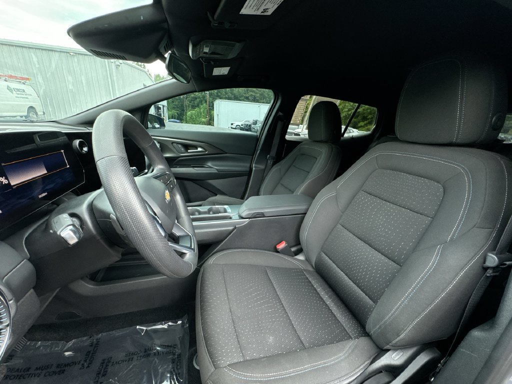 Used 2025 Chevrolet Equinox EV LT FWD image 13