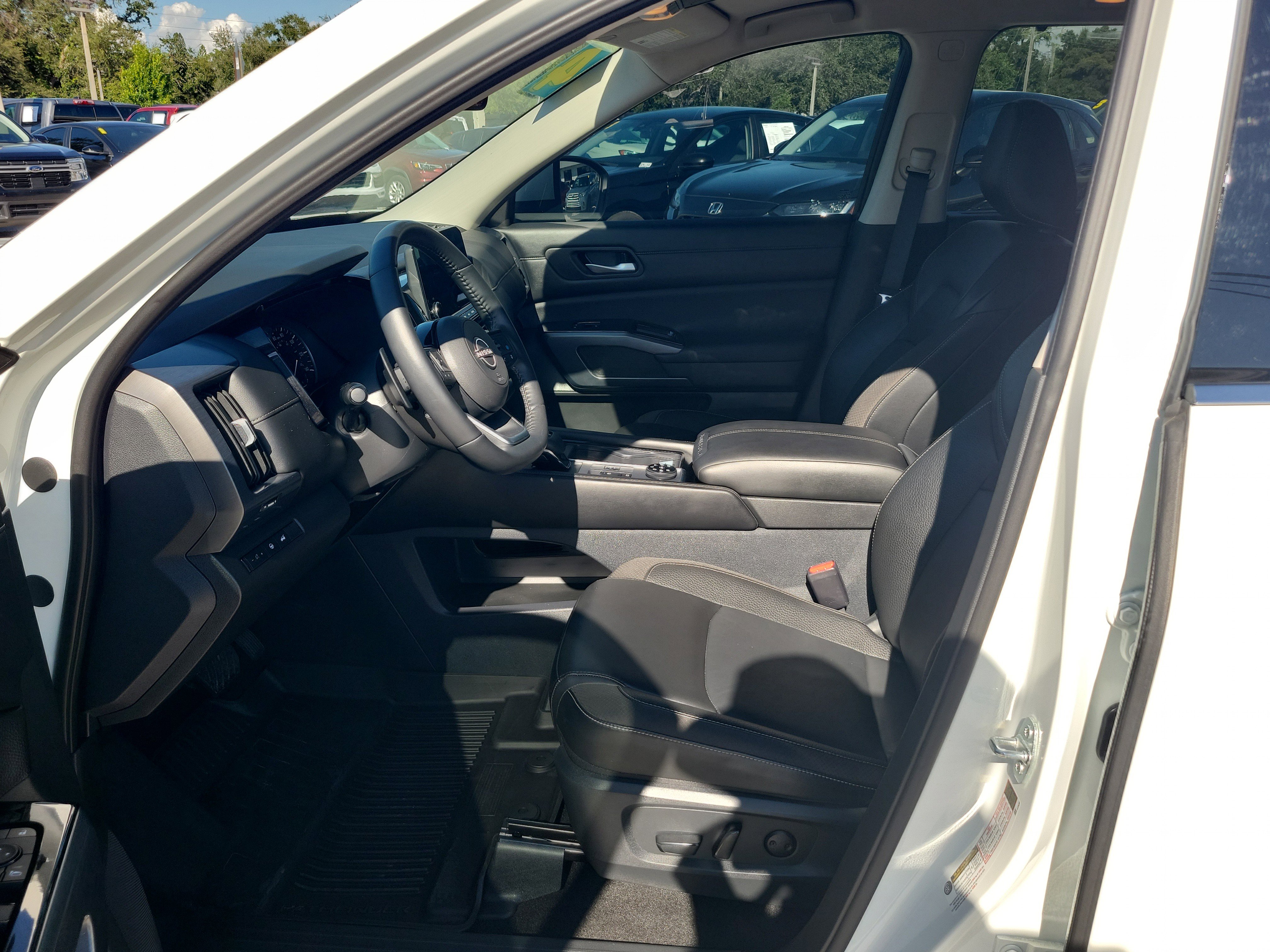 Used 2024 Nissan Pathfinder SL image 24