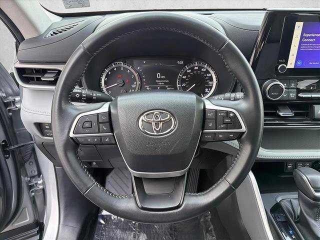 Used 2023 Toyota Highlander LE FWD image 14