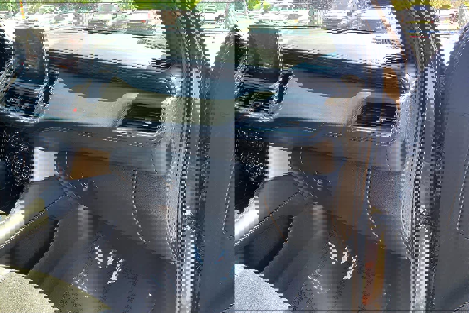 Used 2023 Chevrolet Suburban LT w/ Luxury Package image 18