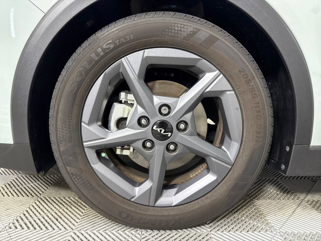 Used 2025 Kia K4 LXS image 21
