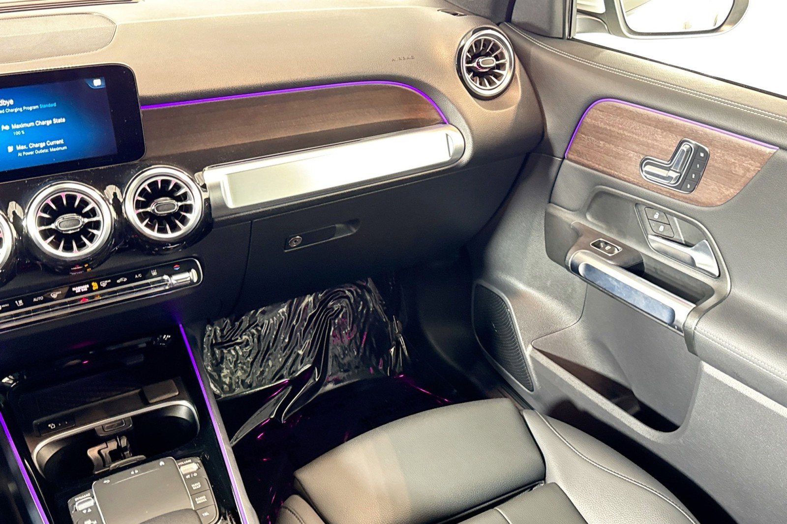 Used 2023 Mercedes-Benz EQB 300 4MATIC image 21