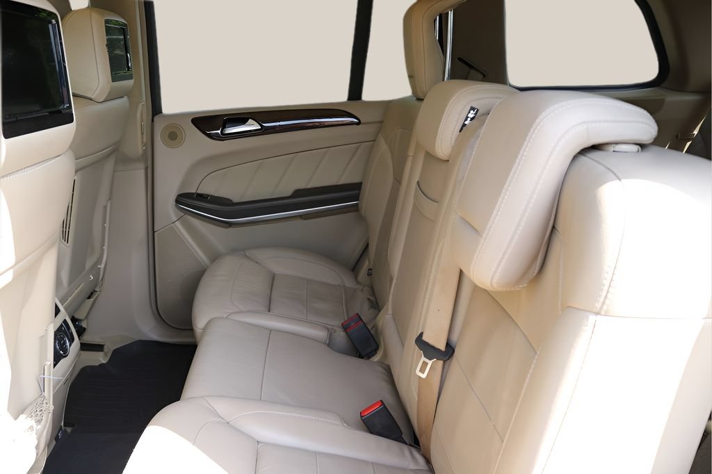 Used 2014 Mercedes-Benz GL 550 4MATIC image 17