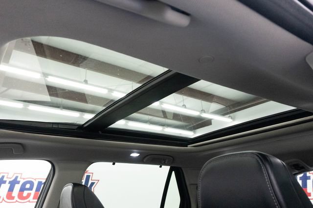 Certified 2023 Honda Pilot Touring image 4
