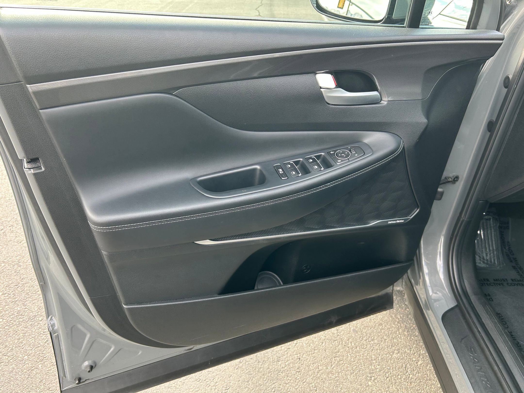 Used 2023 Hyundai Santa Fe SEL w/ Premium Package image 9