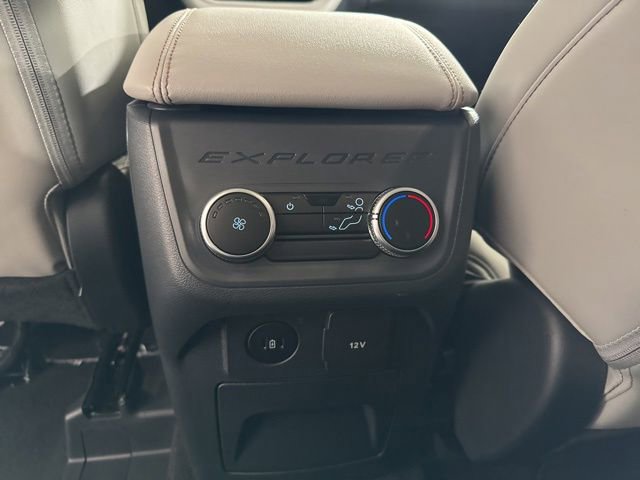 Used 2025 Ford Explorer Active w/ Active Comfort Package image 18