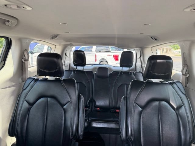 Used 2024 Chrysler Pacifica Touring-L FWD image 31