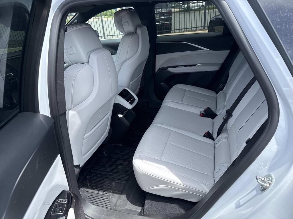 New 2026 Cadillac Lyriq Sport w/ LPO, Floor Liner Package AWD/4WD image 9