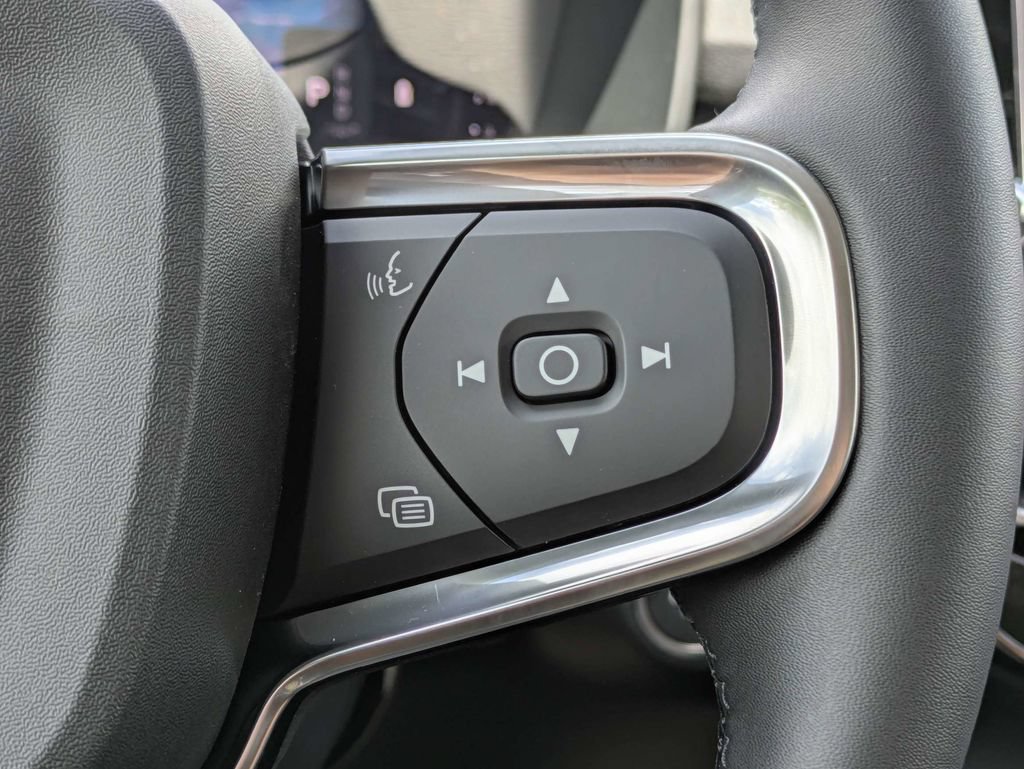New 2026 Volvo XC40 B4 Core FWD image 33