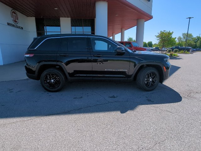 New 2026 Jeep Grand Cherokee Laredo X AWD/4WD image 31