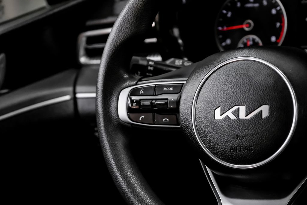 Used 2022 Kia K5 LXS FWD image 18
