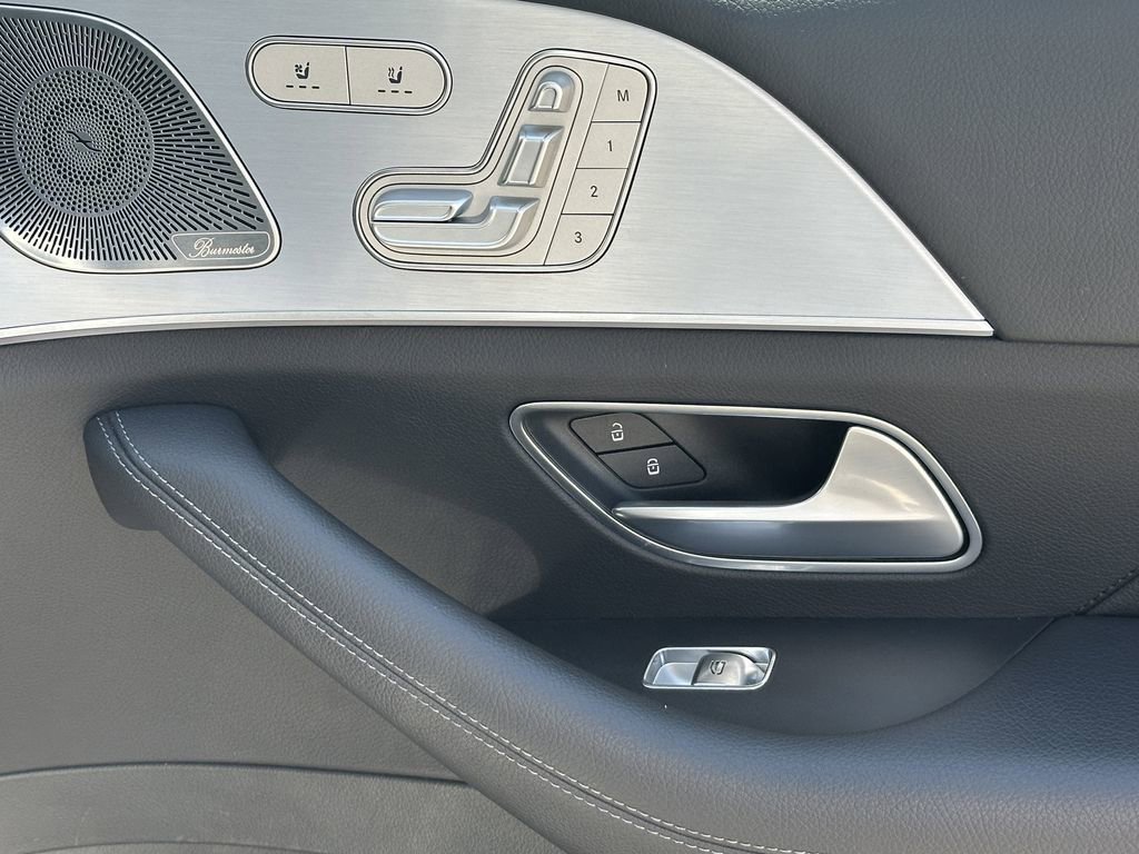 Certified 2025 Mercedes-Benz GLS 450 4MATIC image 17