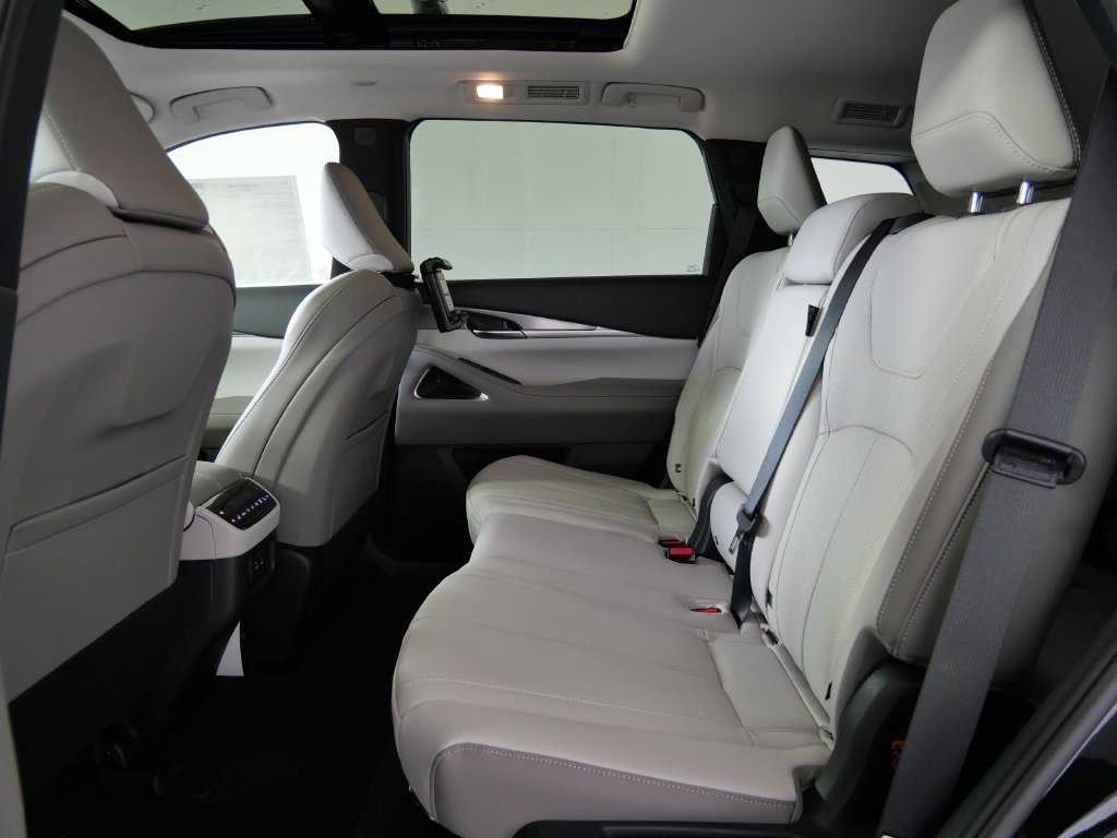 New 2027 INFINITI QX60 Luxe w/ Family Package AWD/4WD image 14