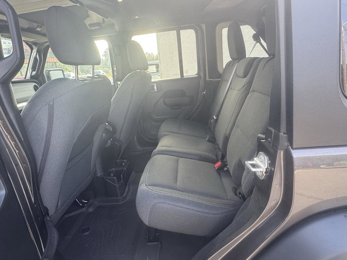 Used 2024 Jeep Wrangler Sport S AWD/4WD image 9