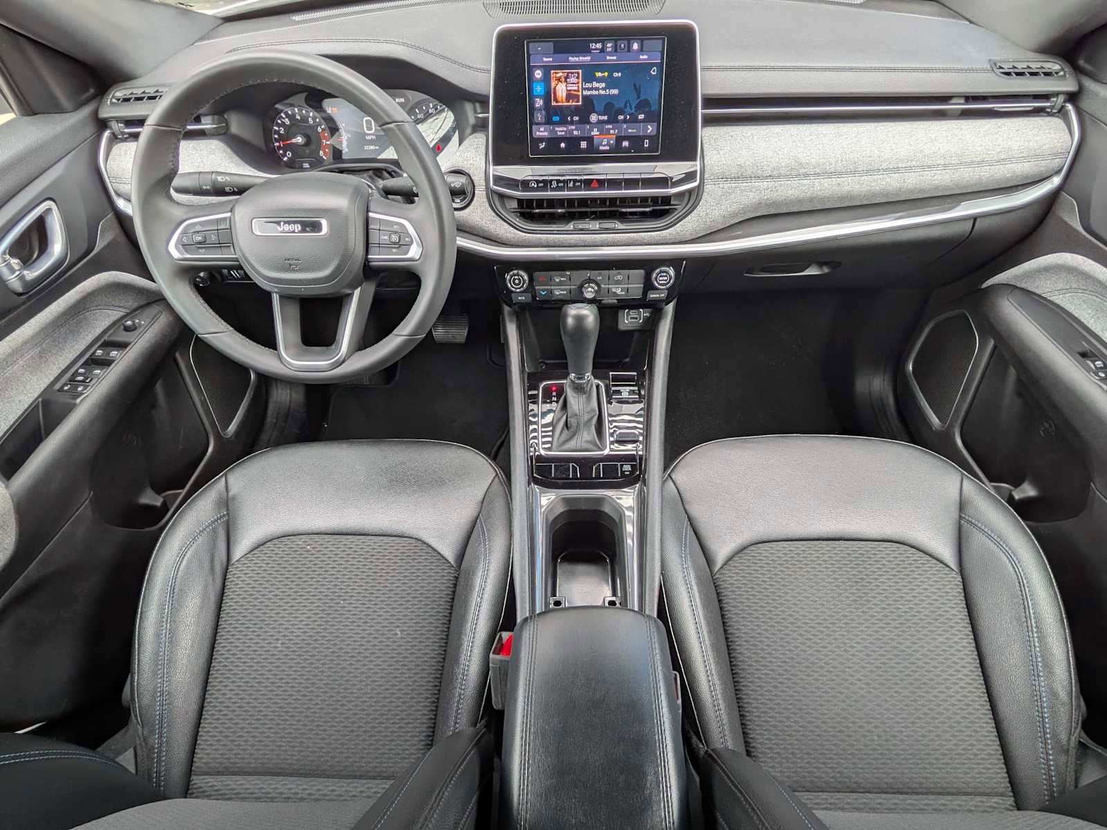 Used 2025 Jeep Compass Latitude image 19