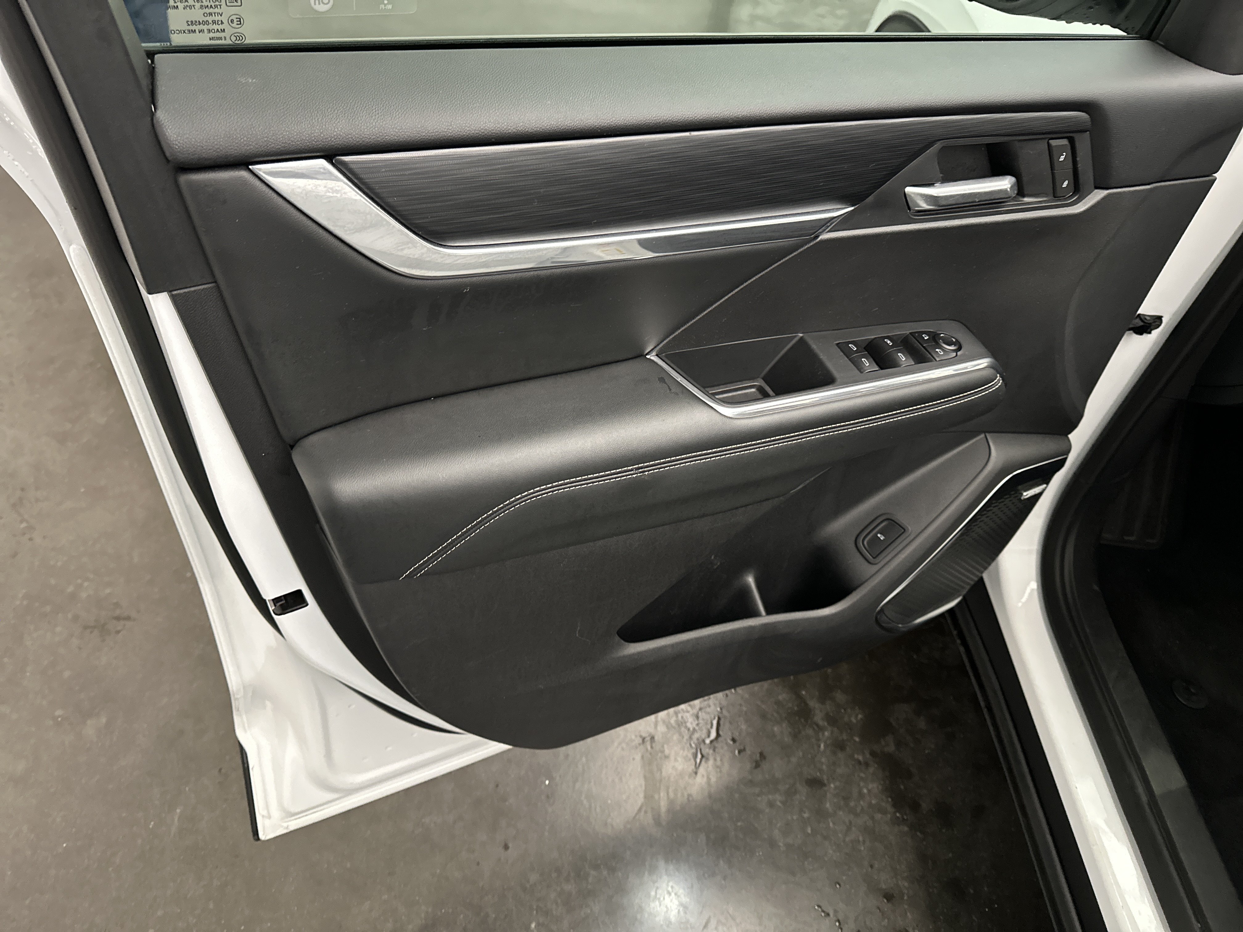 Used 2025 GMC Acadia Elevation FWD image 18