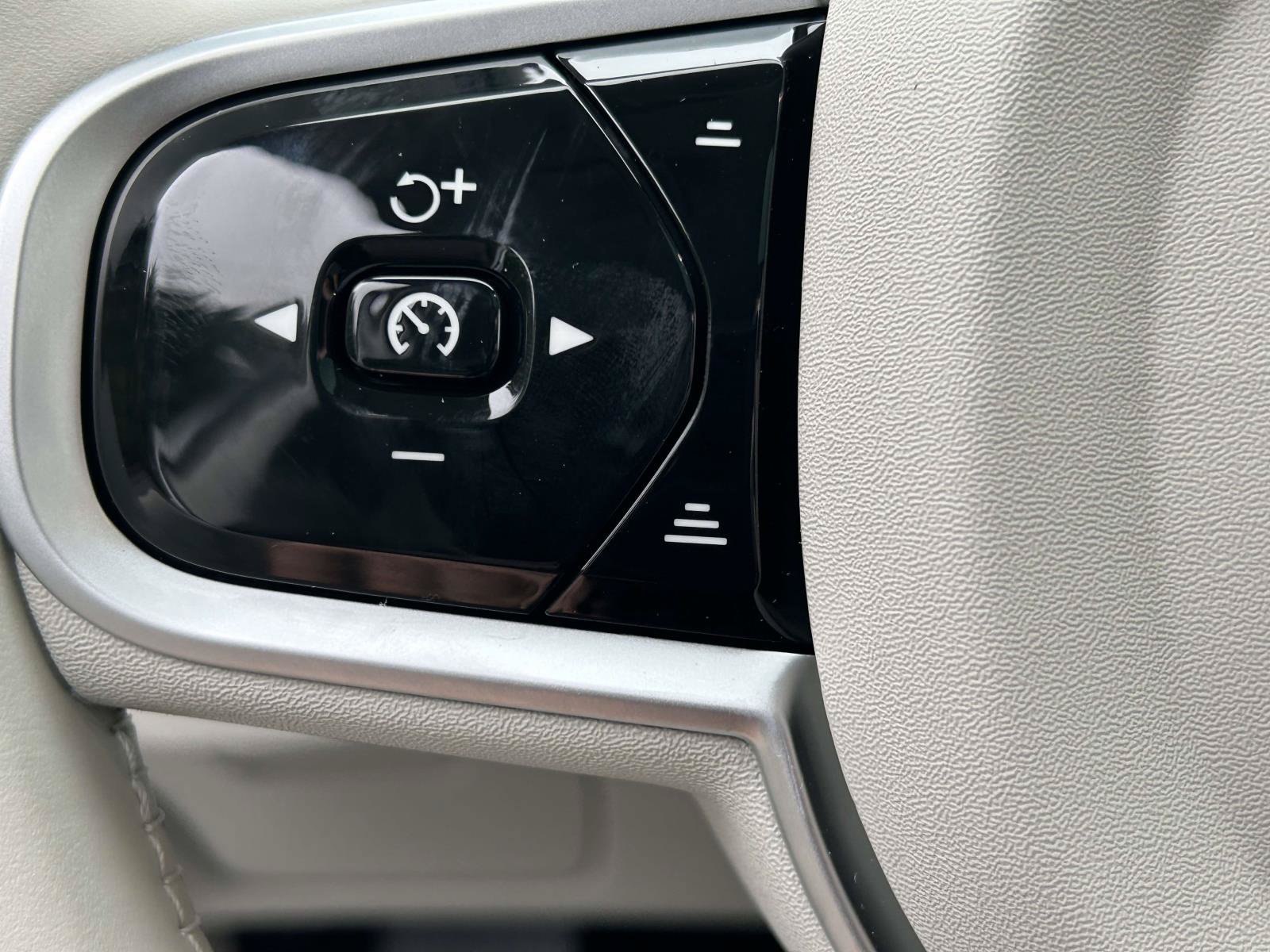 New 2026 Volvo XC90 B6 Ultra w/ Protection Package AWD/4WD image 21
