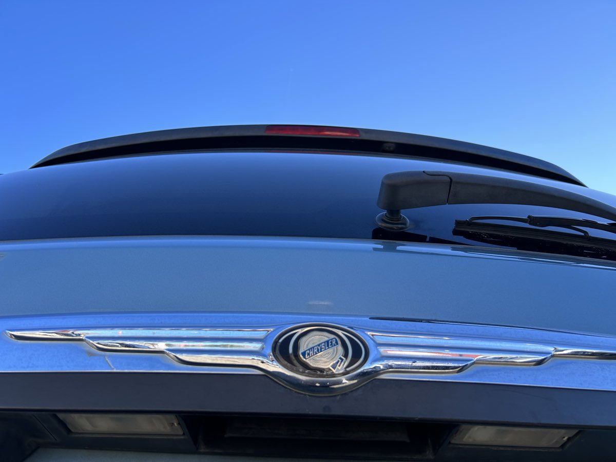 Used 2010 Chrysler Town & Country Limited FWD image 13
