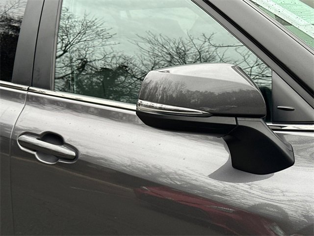 Certified 2024 Toyota Highlander XLE image 10