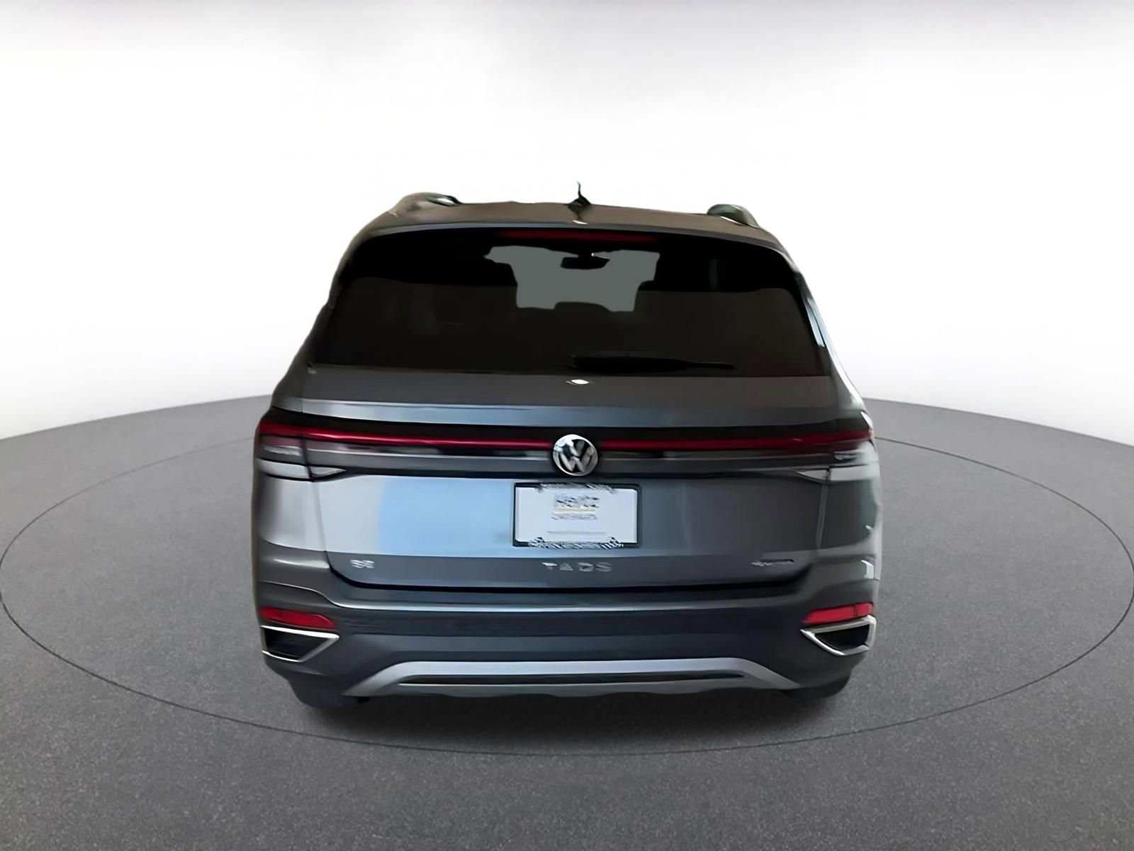 Used 2025 Volkswagen Taos SE image 12