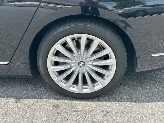 Used 2020 BMW 740i w/ Premium Package RWD image 19