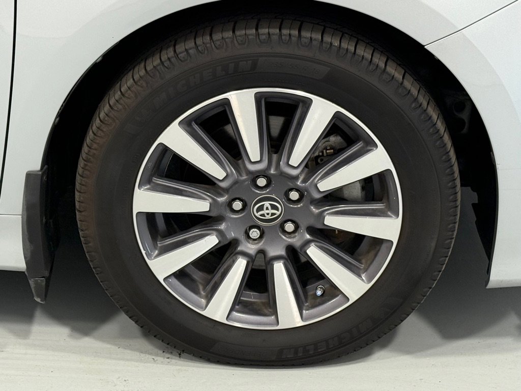 Used 2020 Toyota Sienna Limited Premium image 30