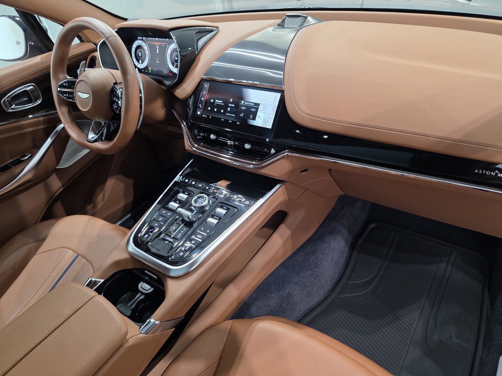 Used 2025 Aston Martin DBX 707 image 22