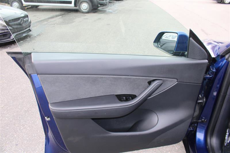 Used 2020 Tesla Model Y Long Range image 12