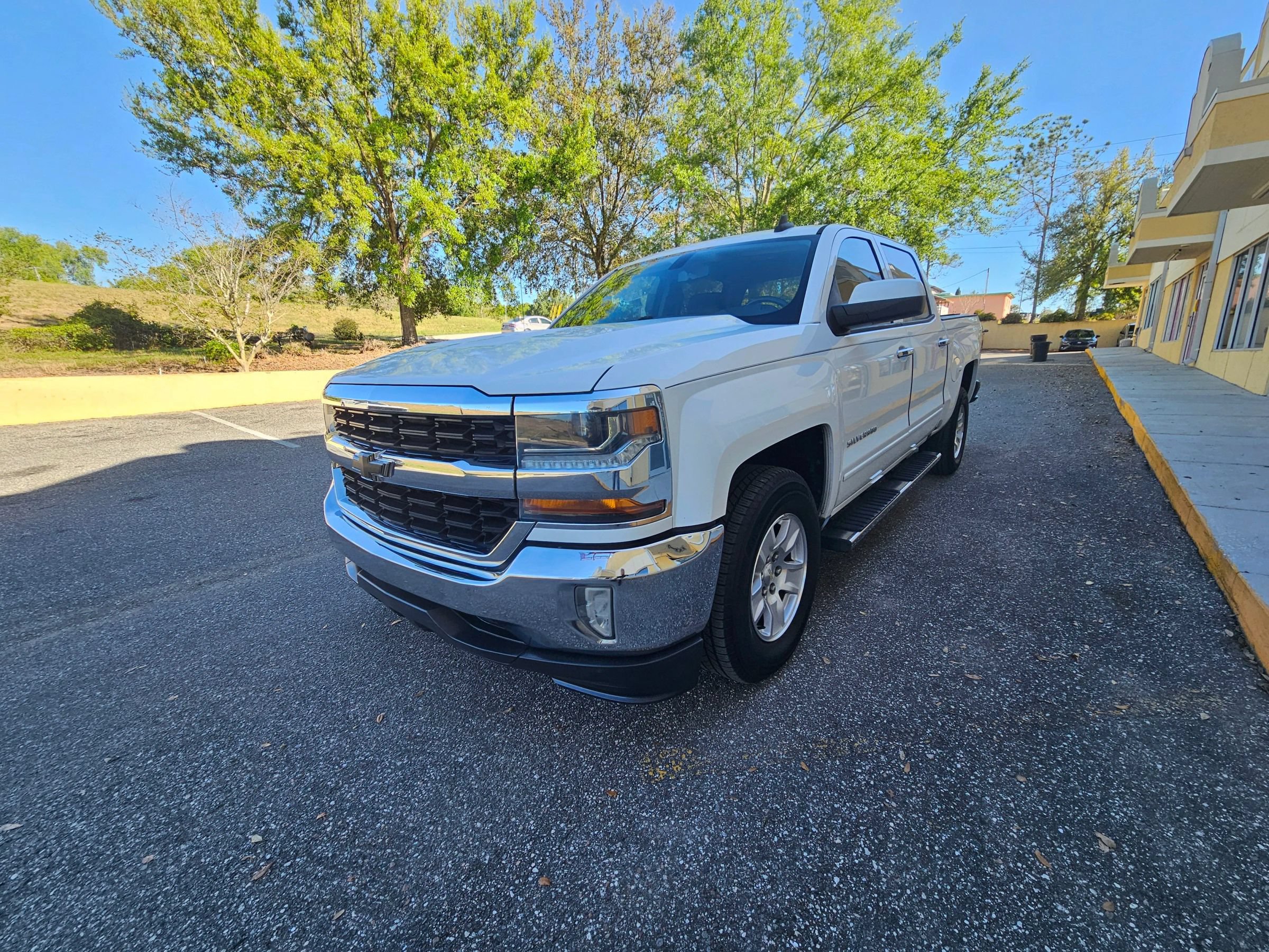 Used 2018 Chevrolet Silverado 1500 LT w/ LT Eassist Package RWD image 2