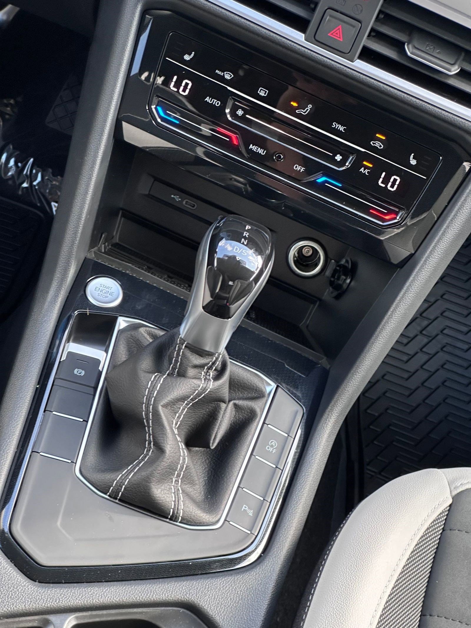 New 2026 Volkswagen Taos SE image 16