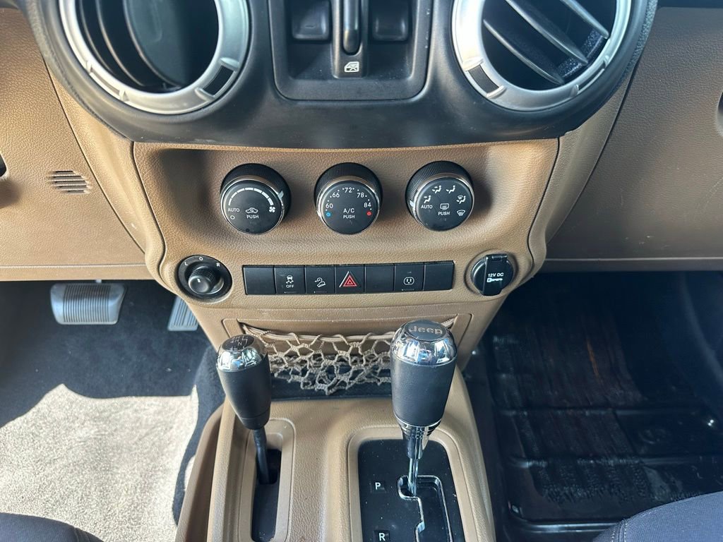 Used 2013 Jeep Wrangler Unlimited Sahara w/ Connectivity Group image 20