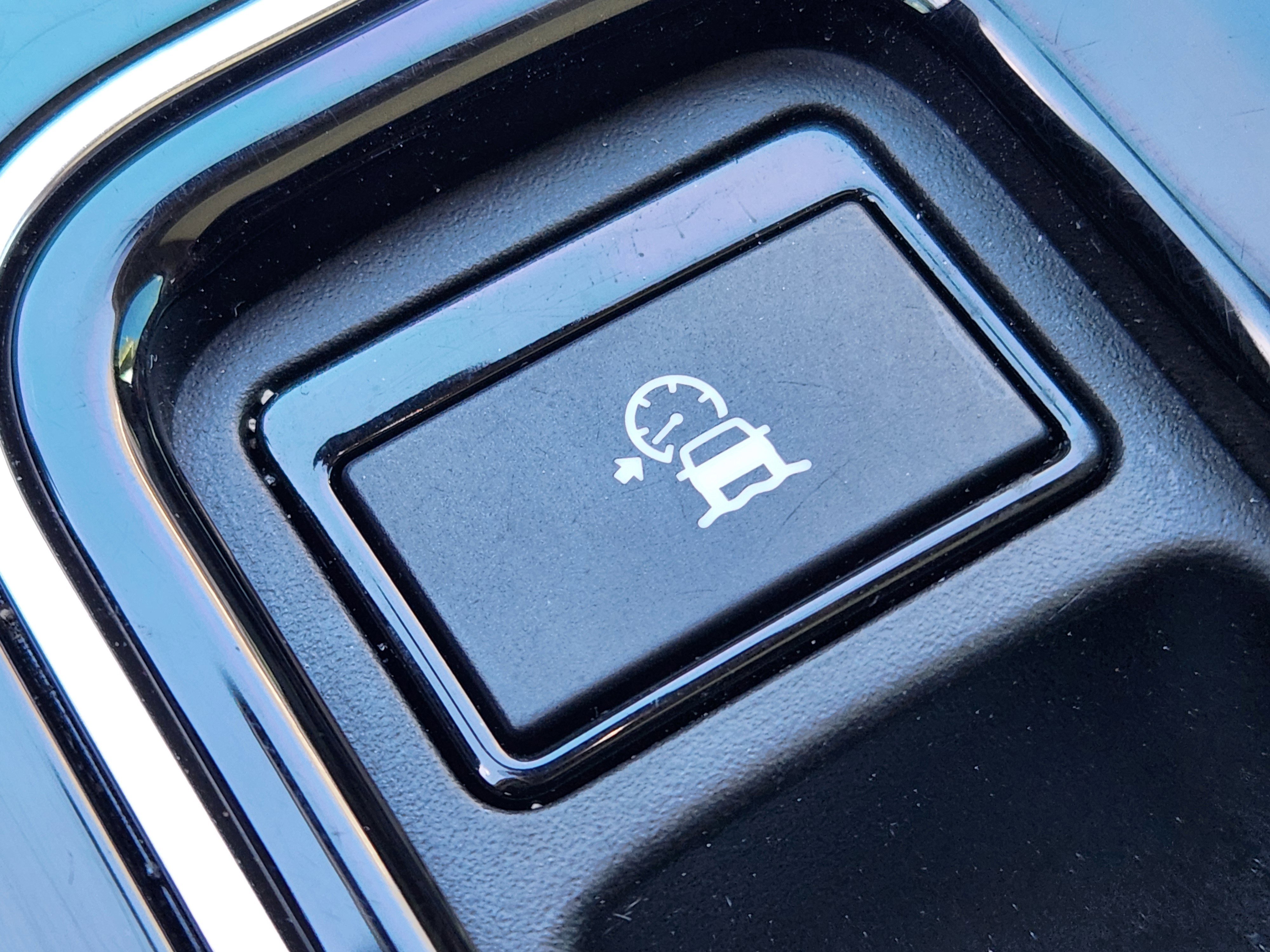 Used 2019 Jaguar F-PACE Portfolio image 28