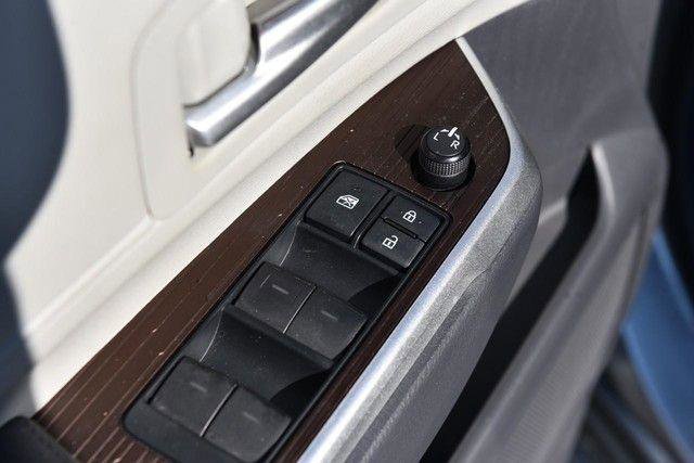 Used 2021 Toyota Sienna XLE w/ XLE Plus Package image 9