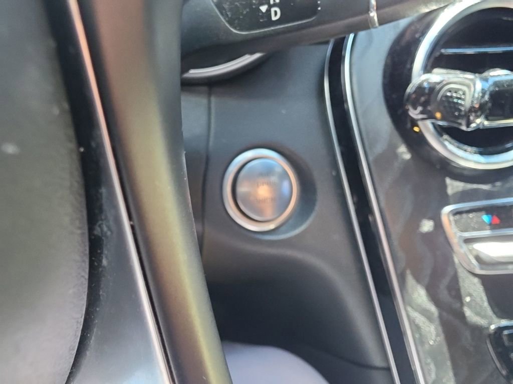 Used 2019 Mercedes-Benz GLC 300 w/ Premium Package image 5