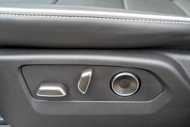 Used 2024 Cadillac Escalade Premium Luxury w/ Performance Package image 35