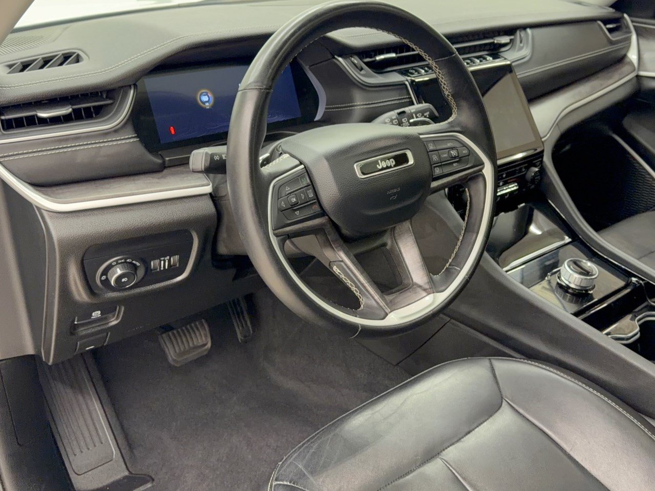Used 2022 Jeep Grand Cherokee Limited RWD image 4