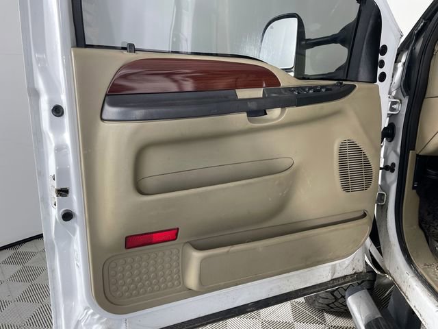 Used 2005 Ford F350 Lariat image 12