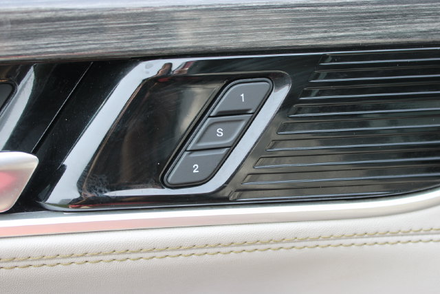 Used 2022 Jeep Wagoneer Series III w/ Premium Group I AWD/4WD image 10