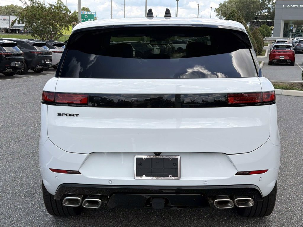 New 2026 Land Rover Range Rover Sport Dynamic SE AWD/4WD image 4