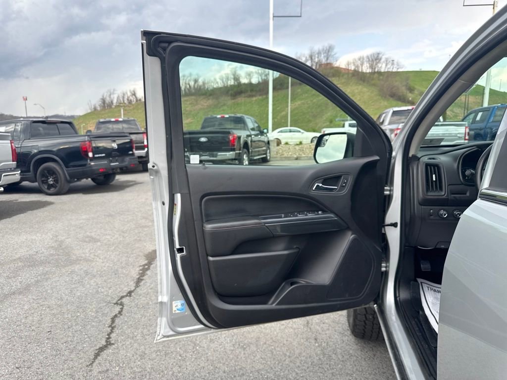 Used 2017 GMC Canyon SLE w/ All Terrain Package image 24