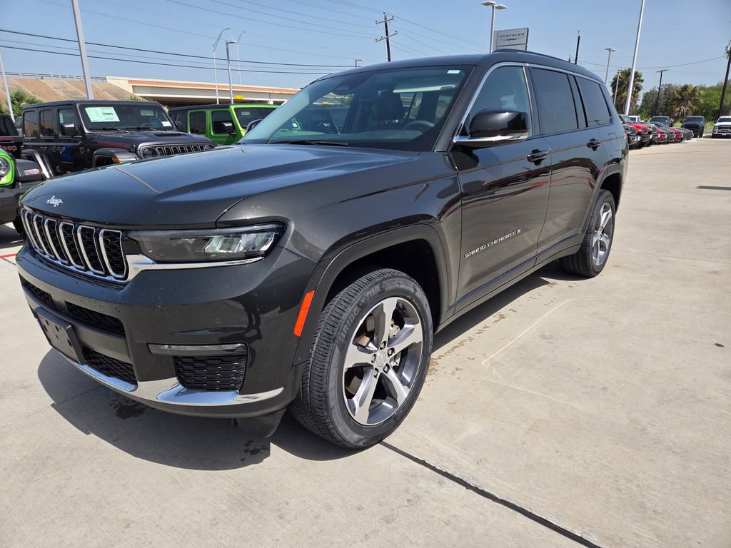 Used 2023 Jeep Grand Cherokee L Limited AWD/4WD image 7