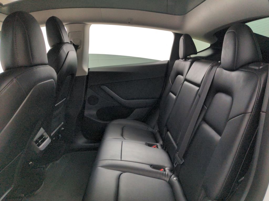Used 2022 Tesla Model Y Long Range AWD/4WD image 28