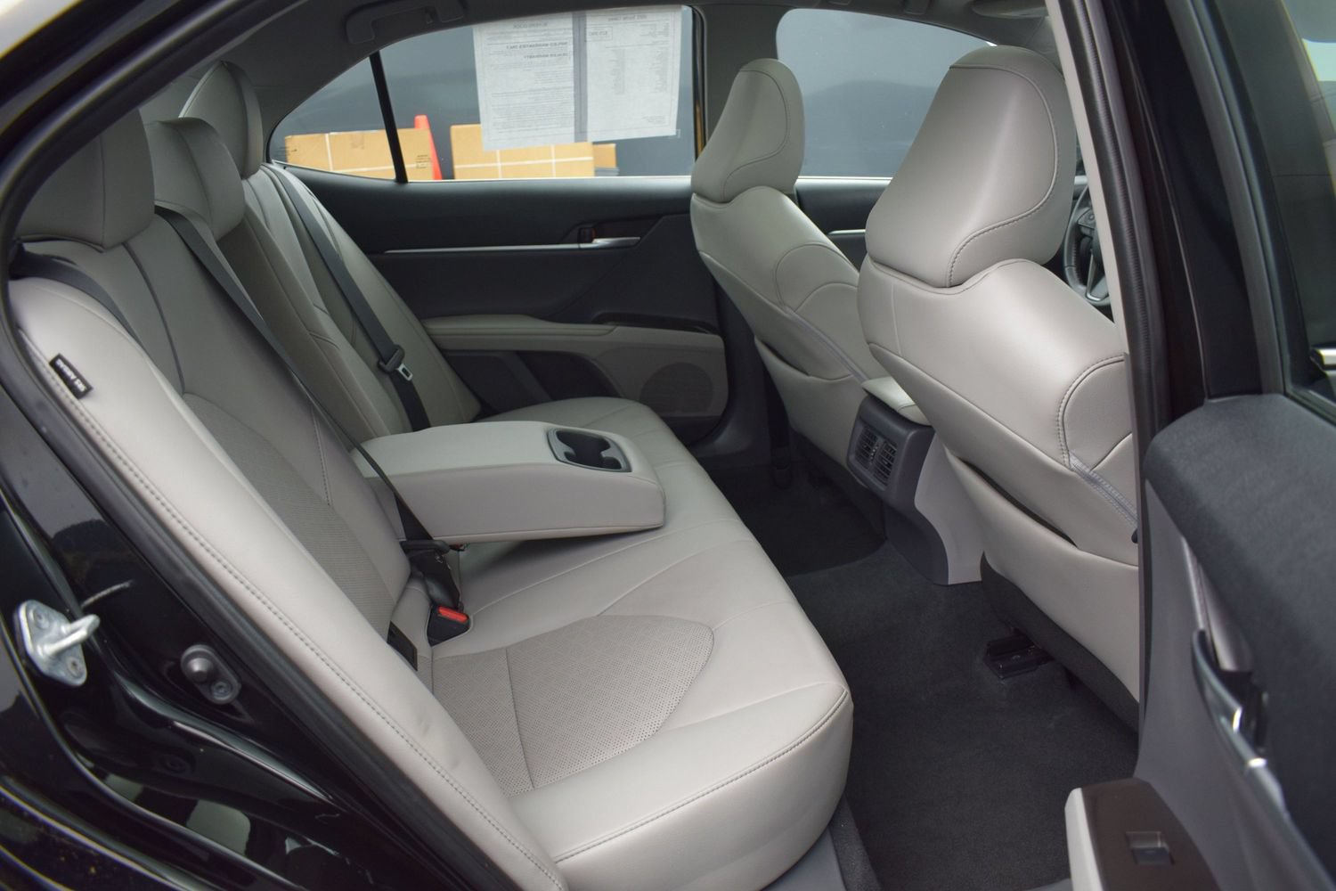 Used 2022 Toyota Camry XSE FWD image 11