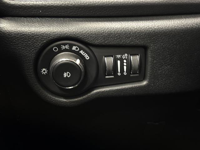 New 2026 Chrysler Pacifica Select w/ S Appearance Package image 23