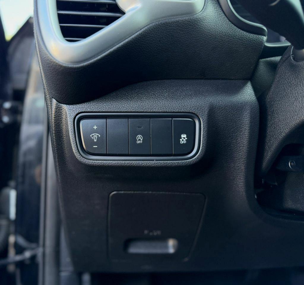 Used 2022 Kia Soul LX image 11