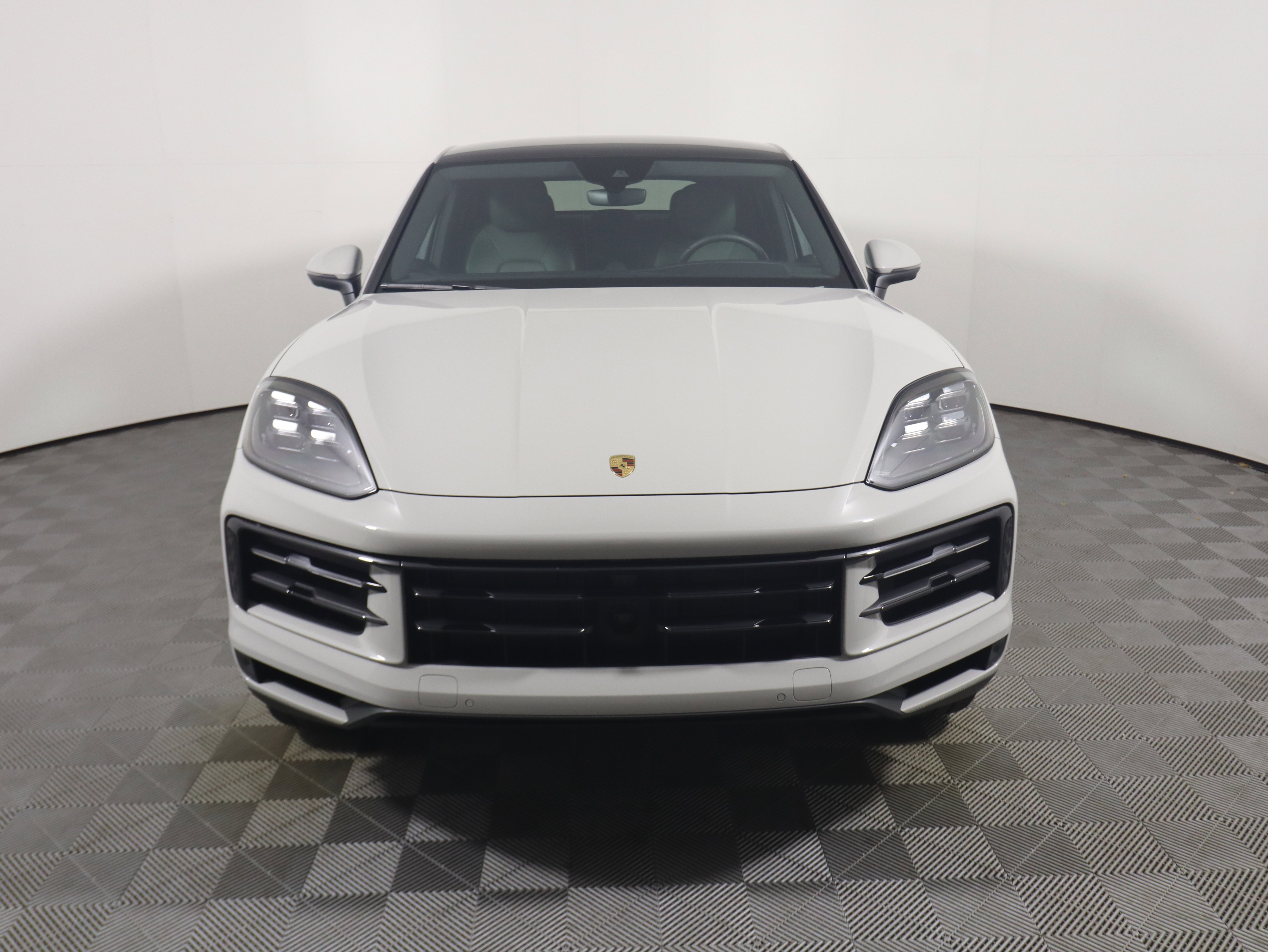 Used 2025 Porsche Cayenne Coupe image 10