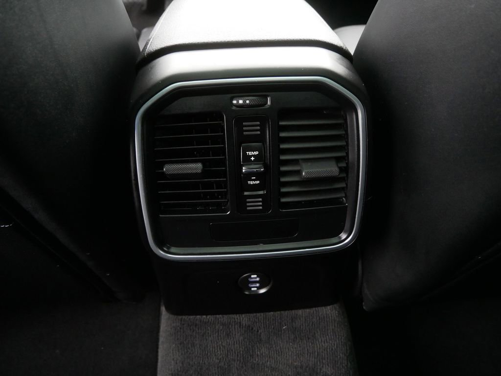 Used 2021 Porsche Macan image 19