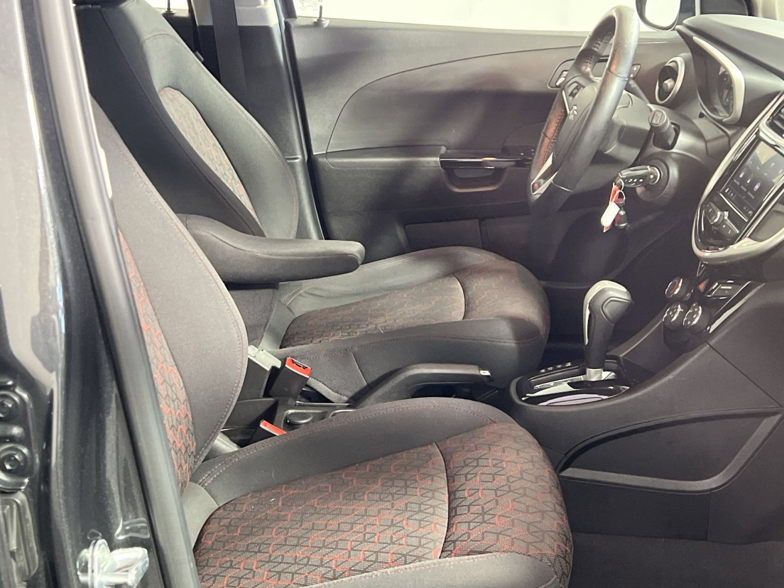 Used 2020 Chevrolet Sonic LT image 28