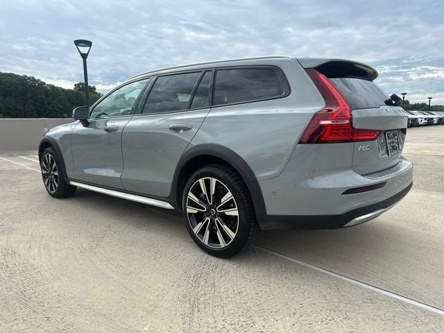 Certified 2024 Volvo V60 B5 Cross Country Ultimate w/ Protection Package Premier AWD/4WD image 6